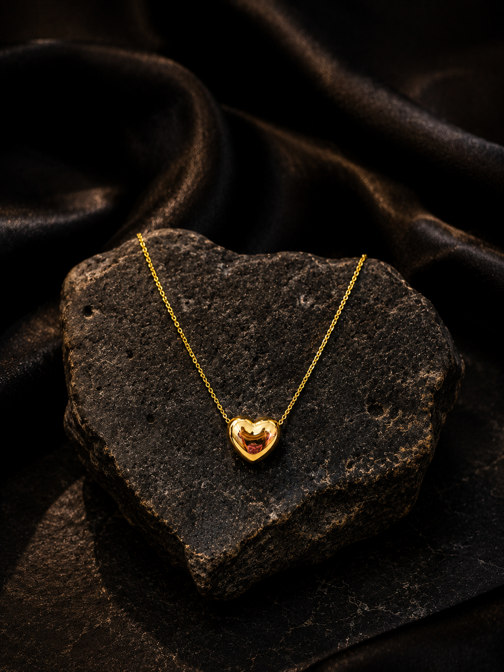 Selah Luxe / 18K Gold-Plated Dainty Puffy Heart Pendant Necklace
