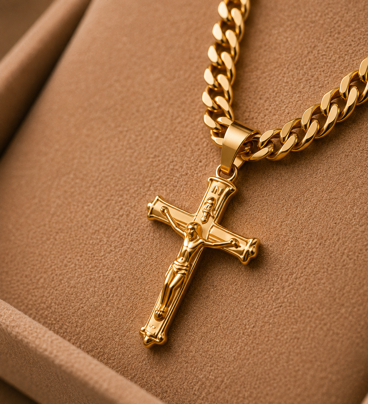 Selah Luxe / 14K Gold-Plated Crucifix Pendant Cuban Link Chain Necklace